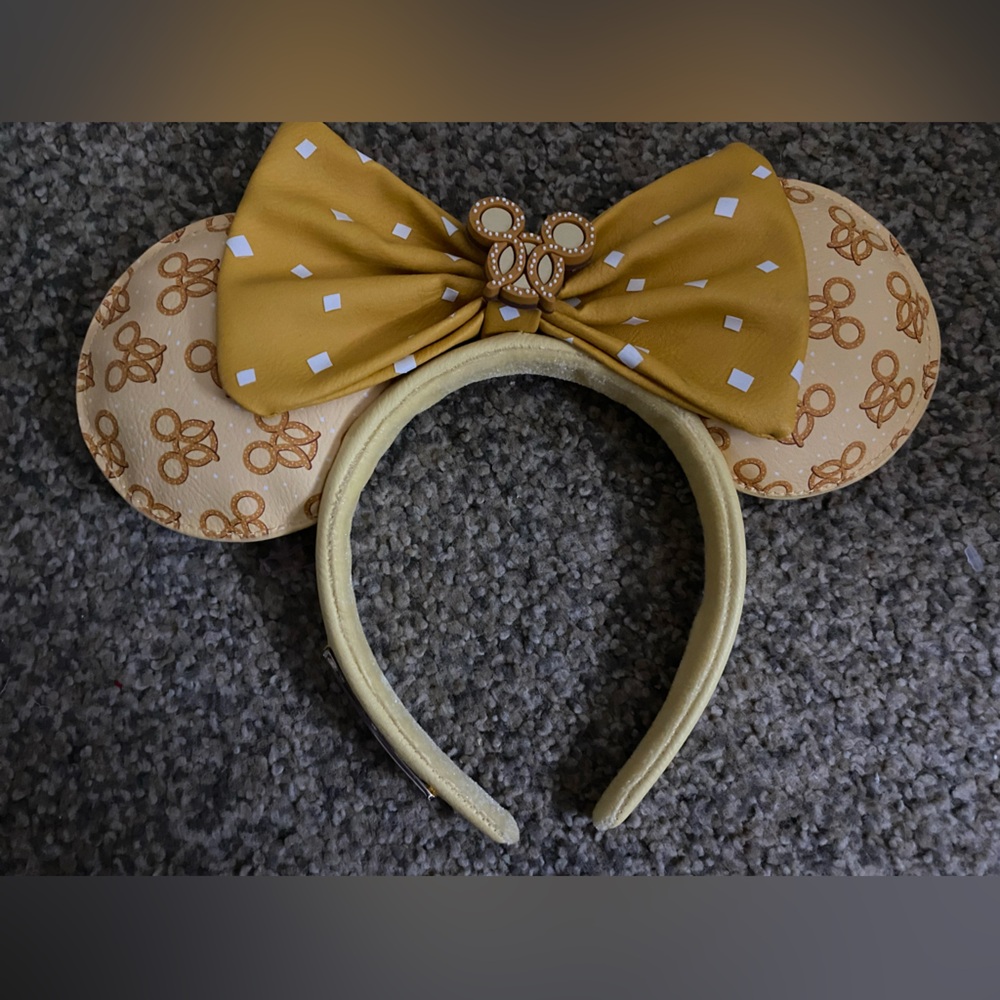 Disney’s - 🥨 Pretzel -  Mickey Mouse ears
